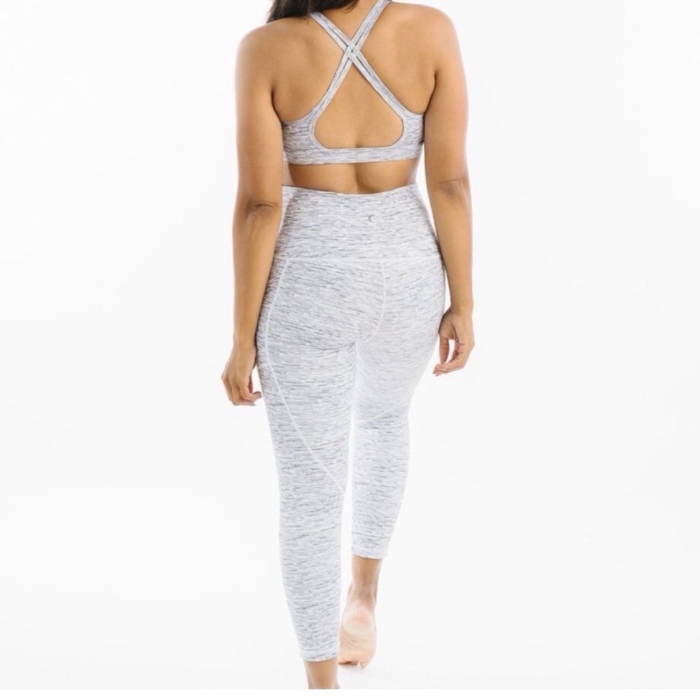 ZYIA Gray High-Rise Capri Leggings with pockets - Picture 2 of 8